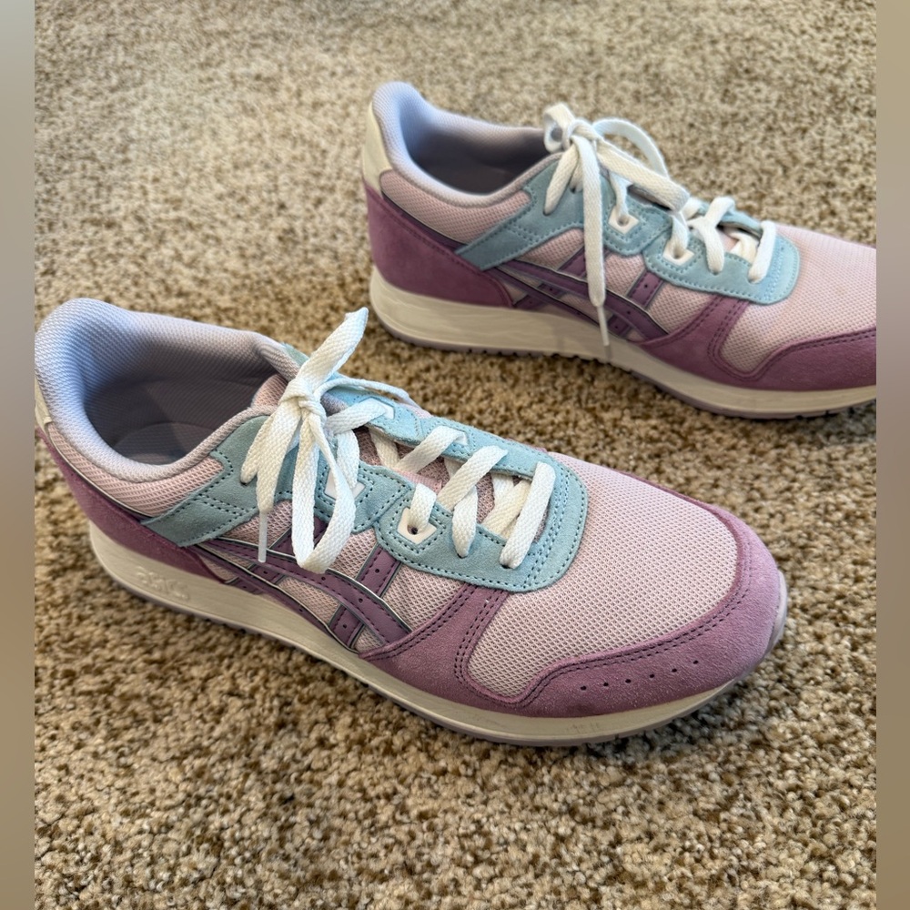 Asics lavender and light blue pastel sneakers with white laces - Picture 3 of 10